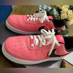 Hard to find! Pink Nike Dunks 9 Like New Air Force 1 ‘07 AF1